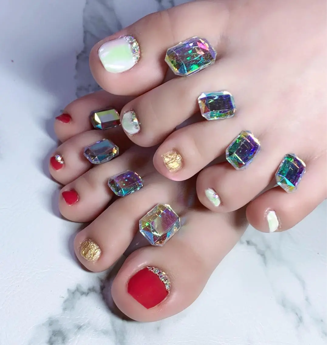 ネイル アニマル柄 アートネイル フットネイル ニュアンスネイル ストーンネイル x.1.0.nail ♡Cのネイルデザイン
