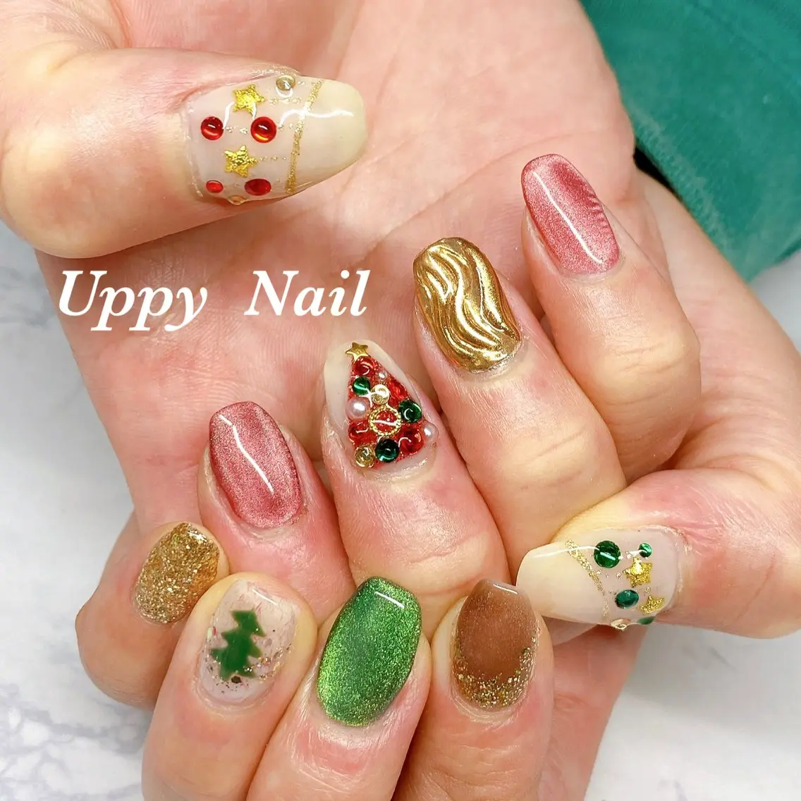 ネイル キラキラネイル 冬ネイル クリスマス ハンドネイル Uppy Nail ukyoのネイルデザイン