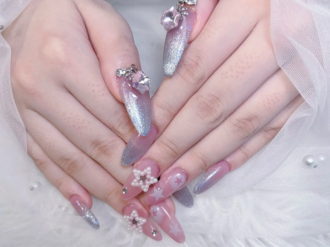 ネイル アートネイル 桜ネイル フレンチネイル ガラスフレンチ グラデーション 🌈 Laule'aのネイルデザイン