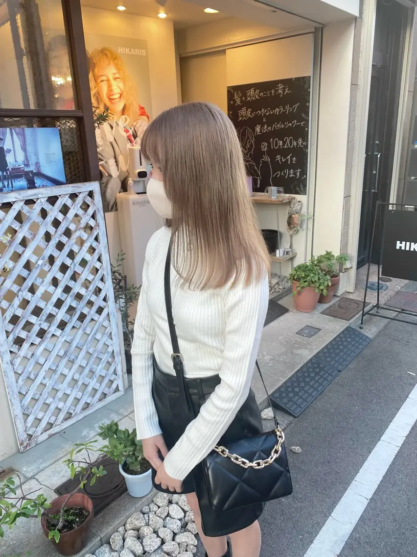 セミロング カラー ベージュカラー ブリーチ ミルクティーベージュ トリートメント ウチダ ユウヤのヘアスタイル