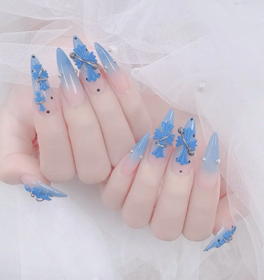 ネイル アートネイル オーロラネイル ボルドー チークネイル フレンチネイル ハンドネイル Sakura Nail Salonのネイルデザイン