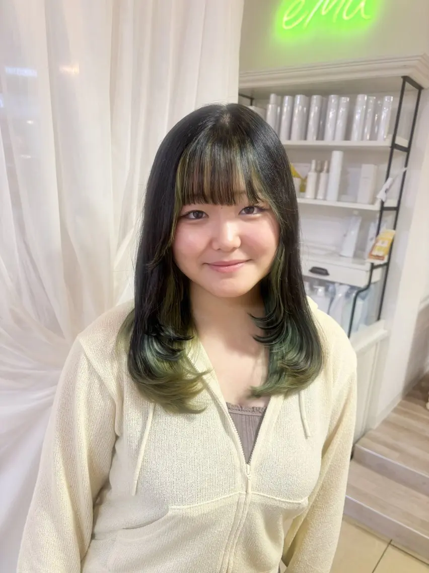 ミディアム ミディアムレイヤー レイヤーカット eMu🎀 🤍MIYU🤍のヘアスタイル
