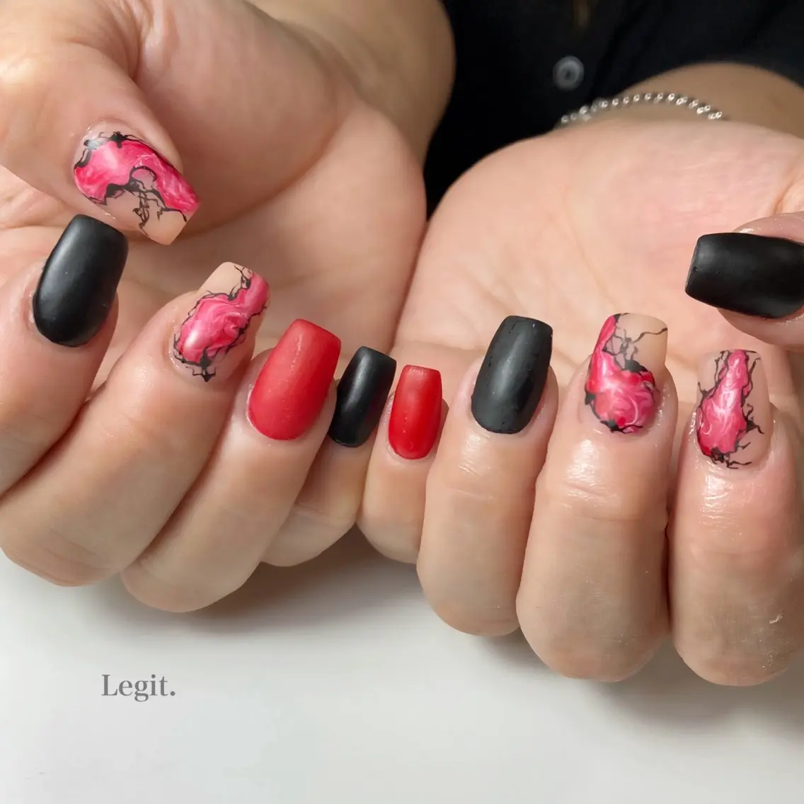 ネイル Legit nail salonのネイルデザイン