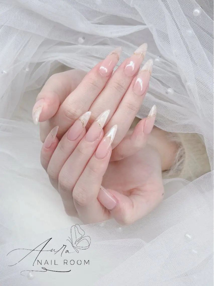 ネイル フレンチネイル Aura Nail Roomのネイルデザイン