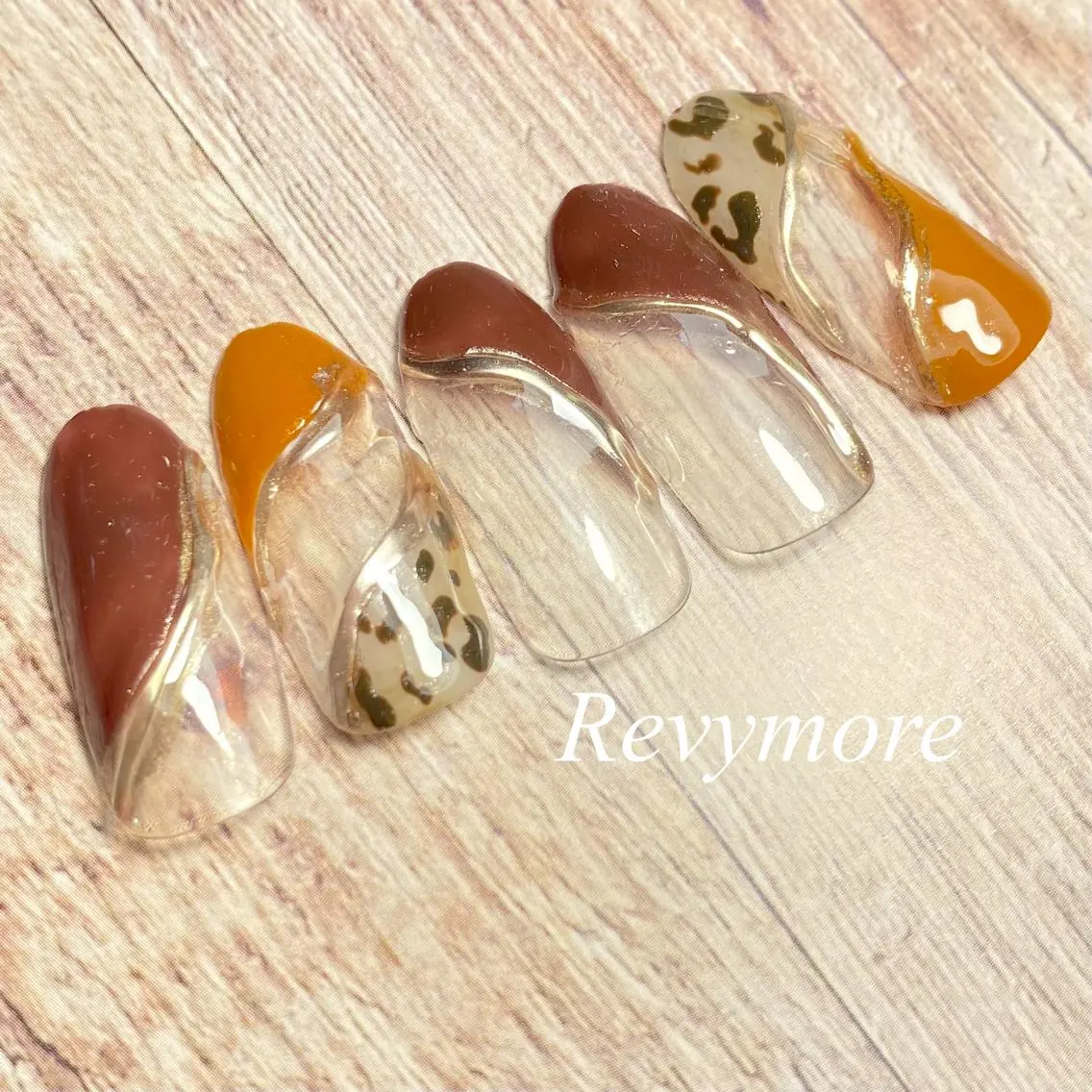 ショート ネイル ジェルネイル ニュアンスネイル オフィスネイル シンプルネイル nail salon Revymoreのネイルデザイン
