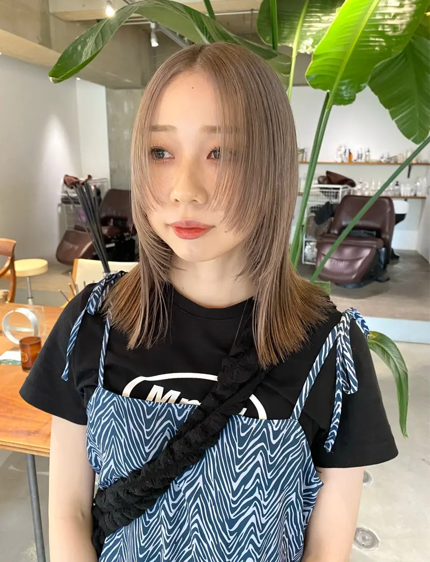 ミディアム レイヤーカット 聖 来のヘアスタイル