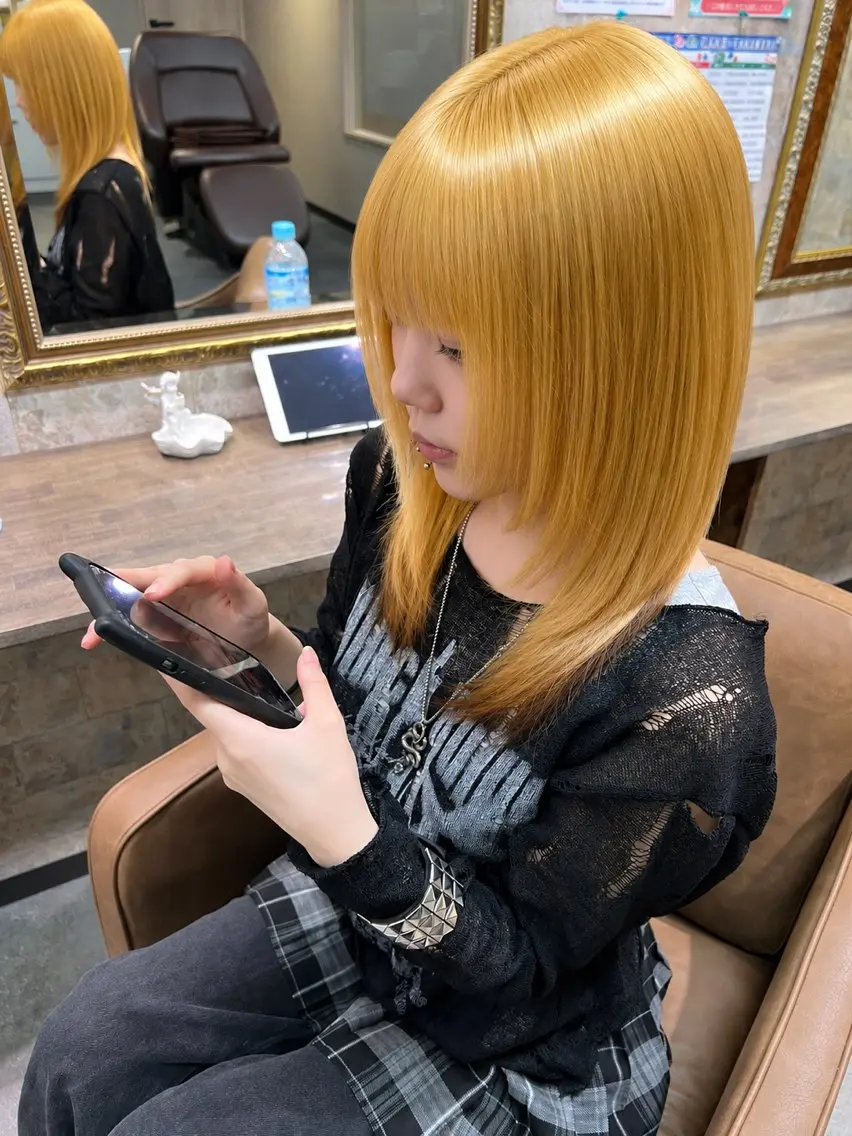 ミディアム カラー 和久井 琉空のヘアスタイル