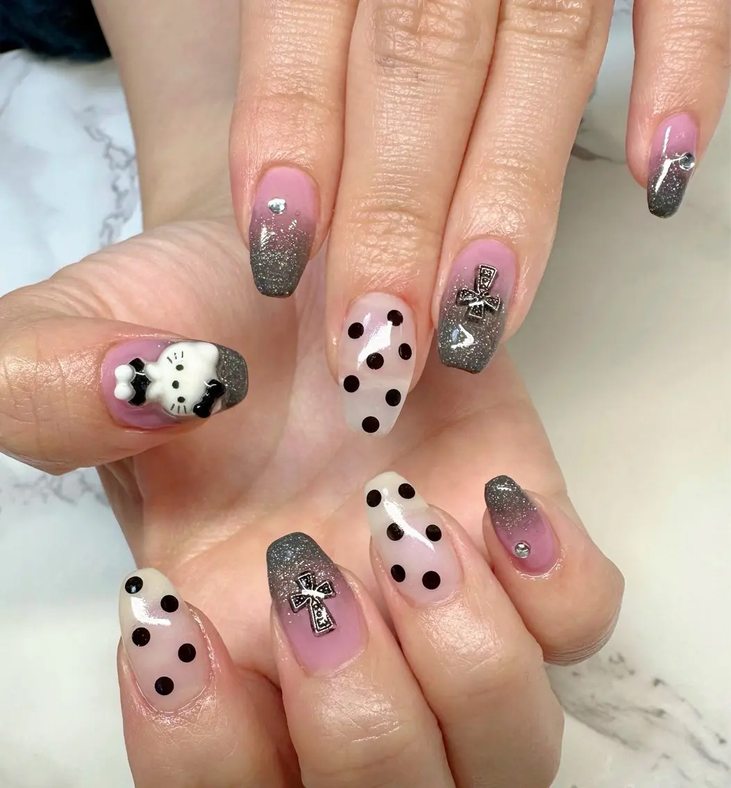 ネイル アートネイル チークネイル キラキラネイル ラメ(グリッター) マグネットネイル Mai’s nailのネイルデザイン