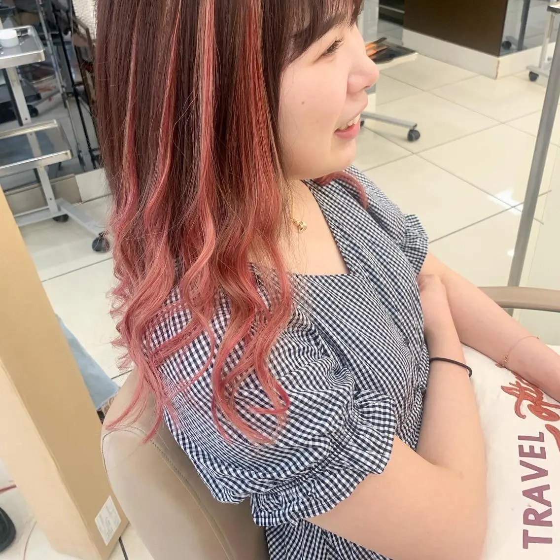 ロング カラー 羽エクステ🪽 🤍まき🤍のヘアスタイル