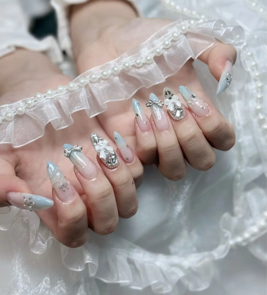 ネイル フレンチネイル ジェルネイル キラキラネイル 韓国ネイル マグネットネイル Julli NailStudioのネイルデザイン