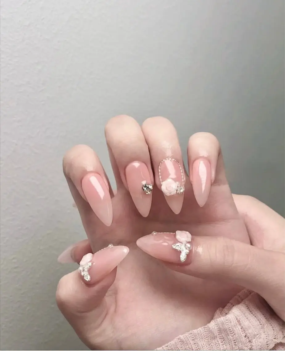 ネイル キラキラネイル マグネットネイル ぷっくりネイル 春ネイル ワンホンネイル ハンドネイル Lyna 池袋のネイルデザイン