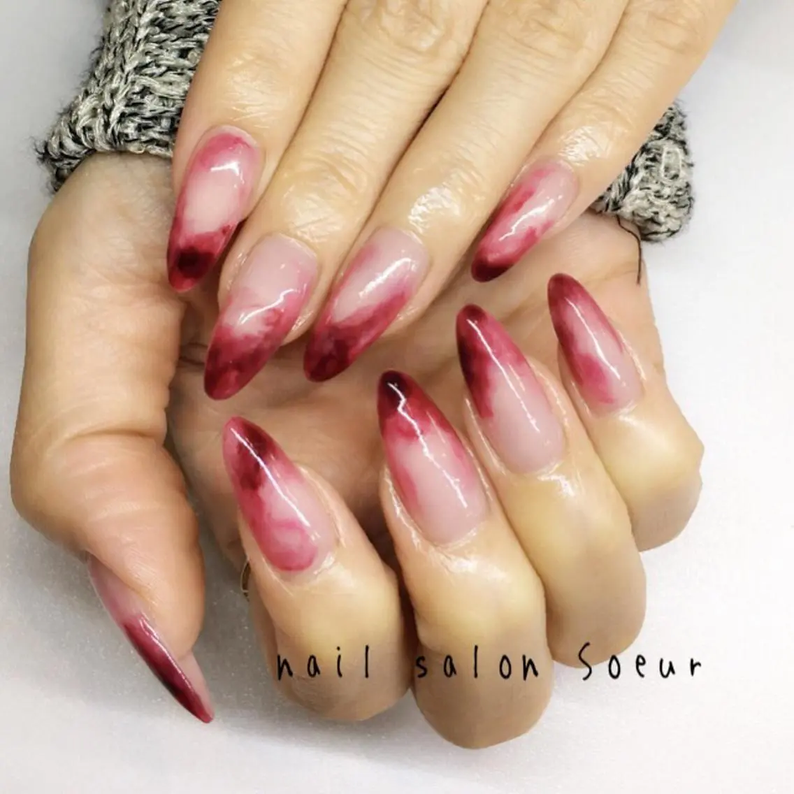 ネイル 持ち込み ニュアンスネイル 赤色 スカルプネイル ハンドネイル nail salon Soeurのネイルデザイン