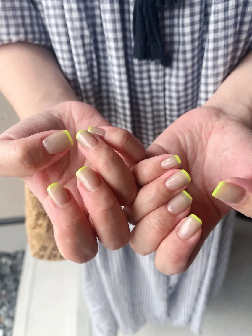 ネイル フレンチネイル 黄色 K Aのネイルデザイン