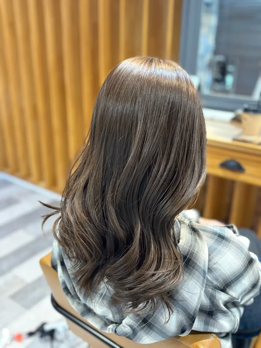 カラー オリーブカラー カット ヘアカラー トリートメント 岡本樹一 🍁のヘアスタイル