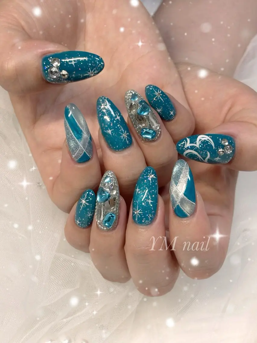 ネイル ブルー キラキラネイル ハンドネイル YM nailのネイルデザイン