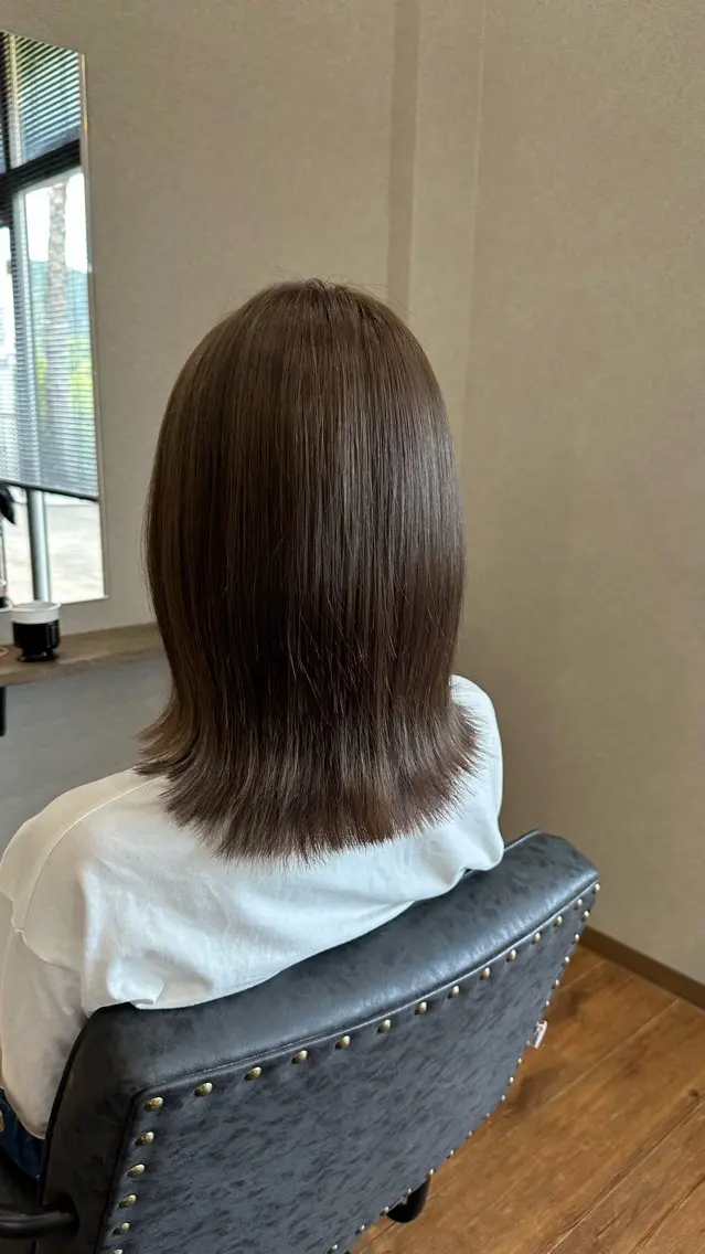 セミロング カラー グレージュ ヘアカラー トリートメント 鵜飼 真伍のヘアスタイル