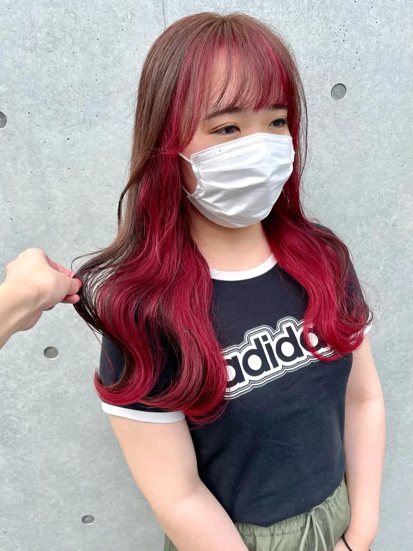 セミロング カラー インナーカラー 推し ブリーチ 髪質改善のヘアスタイル