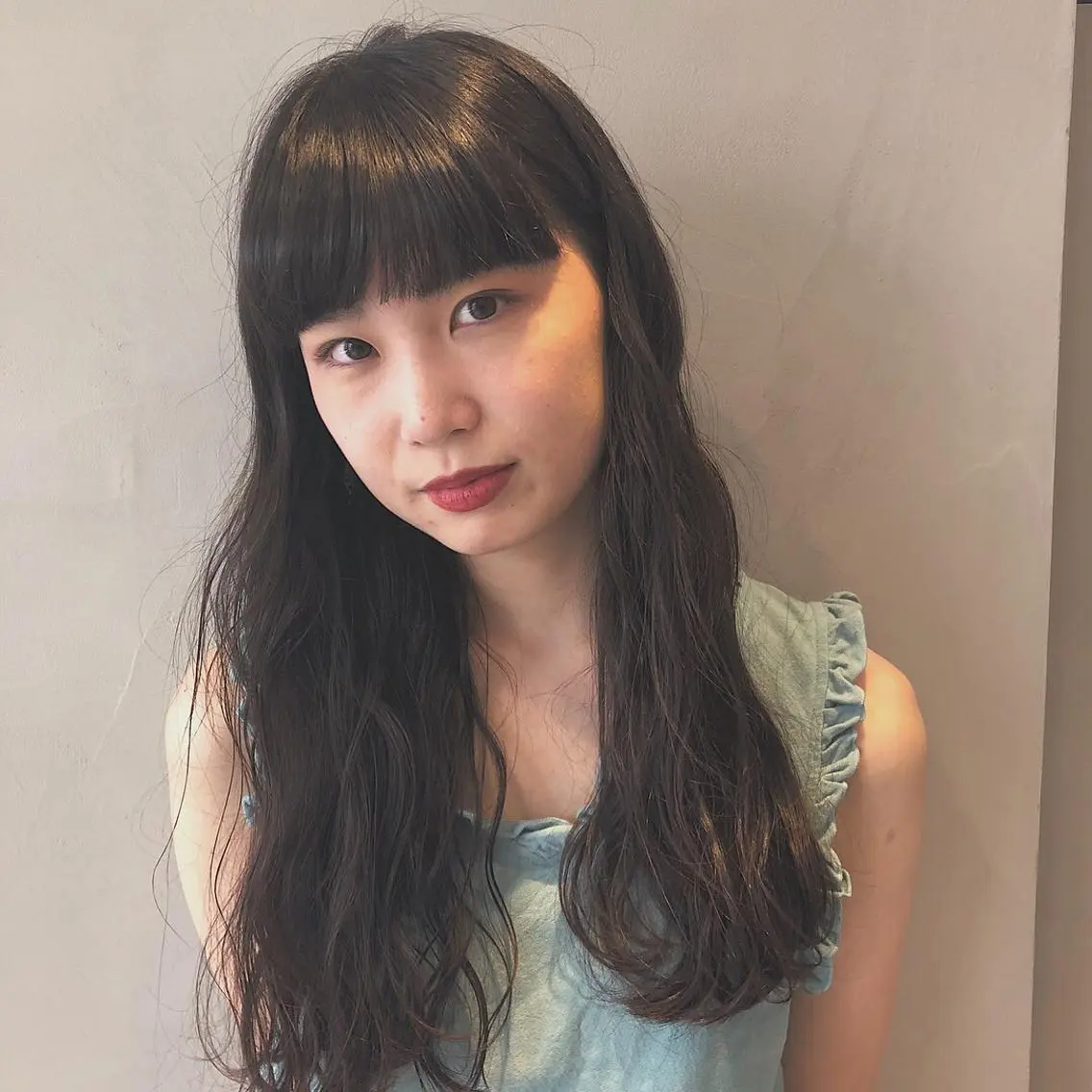 ロング カラー カット パーマ 荒木 依莉亜のヘアスタイル
