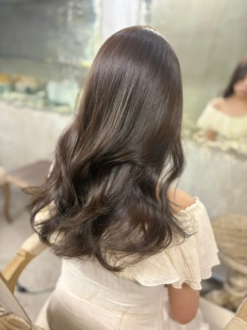 ロング カラー ヘアアレンジ ベージュカラー ヘーゼル ミルクティーベージュ 韓国風ヘア カット ヘアカラー トリートメント レイヤー/グレージュ 🤍奥開梨恵のヘアスタイル