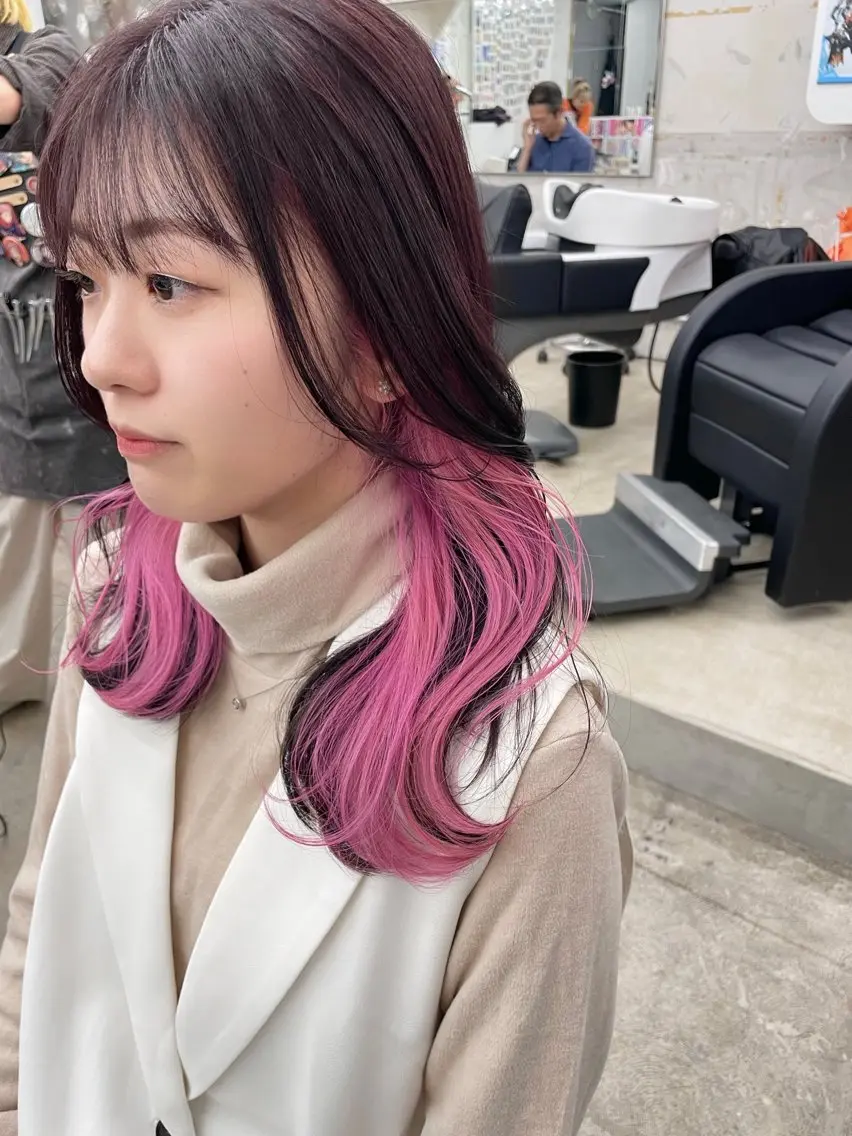ロング カラー インナーカラー 推し ブリーチ 髪質改善のヘアスタイル