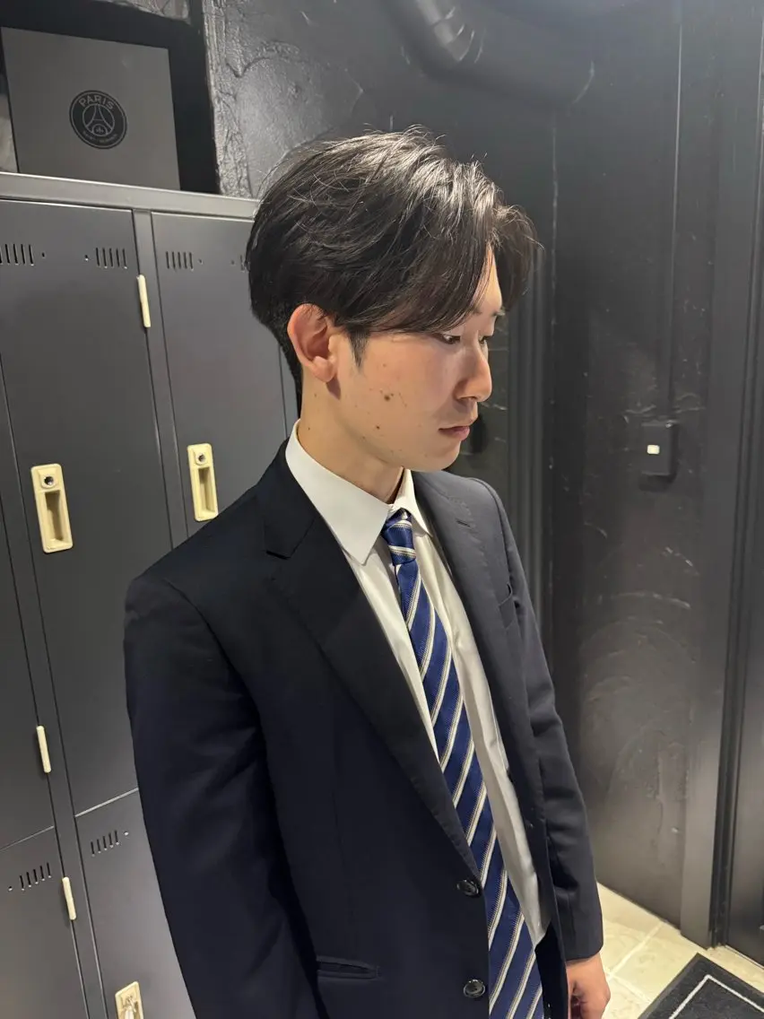 ショート ヘアアレンジ メンズ センターパート 刈り上げ カット パーマ メンズ専門 美容師✨ アメ村 堀江颯瑛のヘアスタイル
