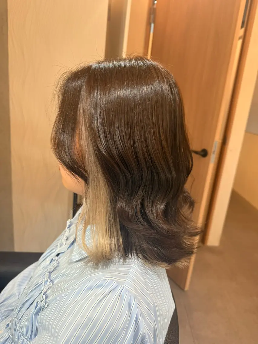 ミディアム カラー ベージュカラー ホワイトベージュ カット ヘアカラー RINA .のヘアスタイル