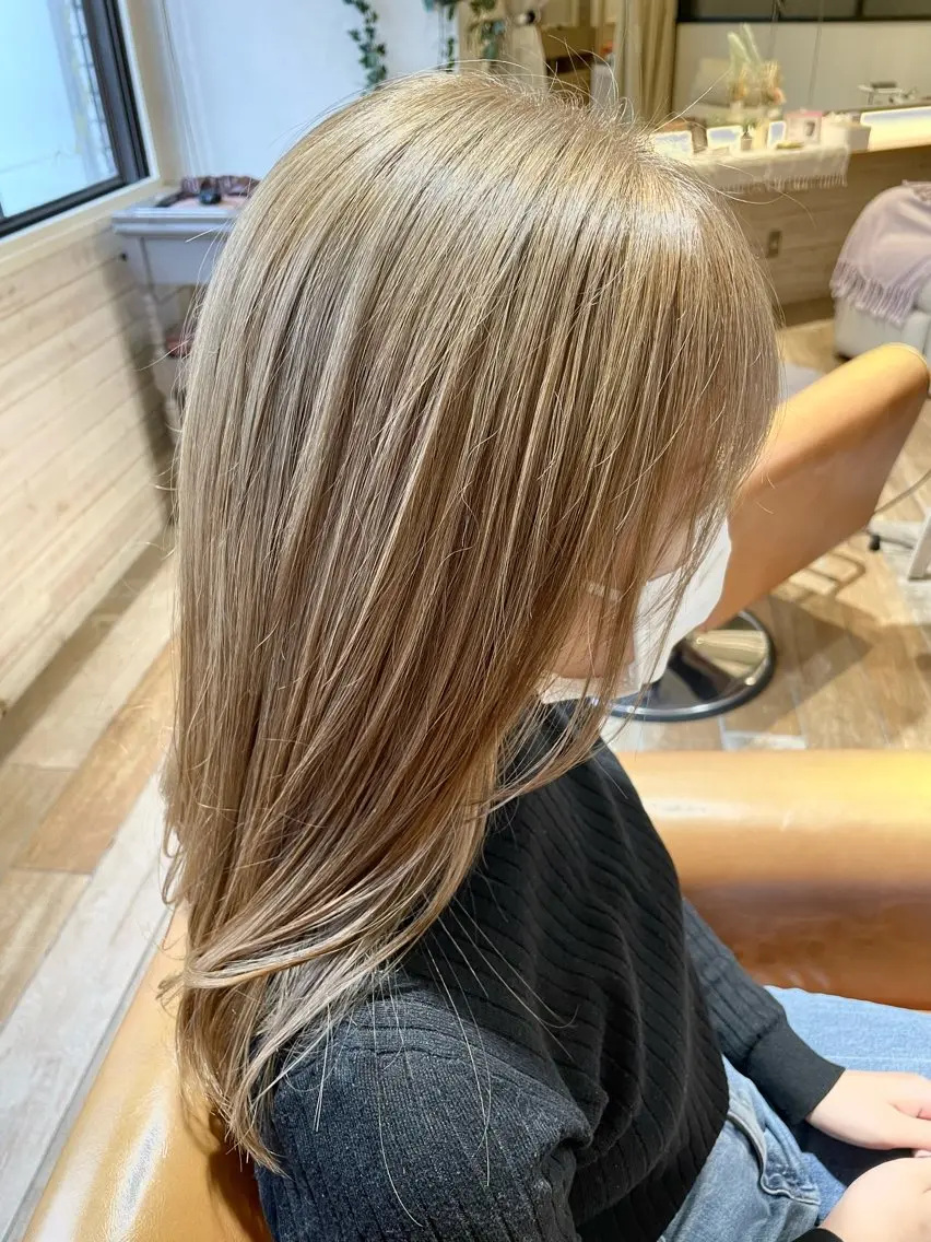 セミロング カラー 黒髪 ブリーチ ハイトーンカラー みうら さやかのヘアスタイル