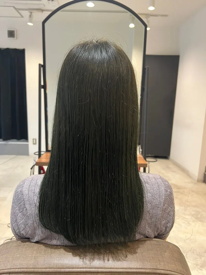 セミロング カラー ブリーチ 透明感カラー ダブルカラー ブリーチなしカラー オリーブカラー カット ヘアカラー トリートメント 🪽ラベンダーカラー 暗髪透明感🪽レイナのヘアスタイル