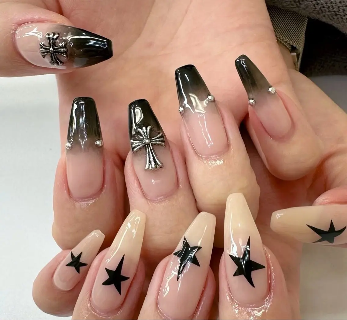 ネイル グラデーション キラキラネイル ワンカラーネイル 冬ネイル Jenn Nail Salonのネイルデザイン