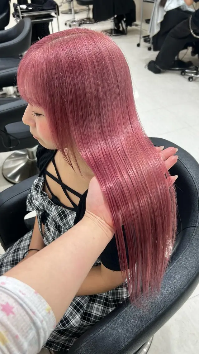 ロング カラー ヘアアレンジ ヘアカラー 韓国レイヤー＆ピンク 艶髪🩶maikoのヘアスタイル