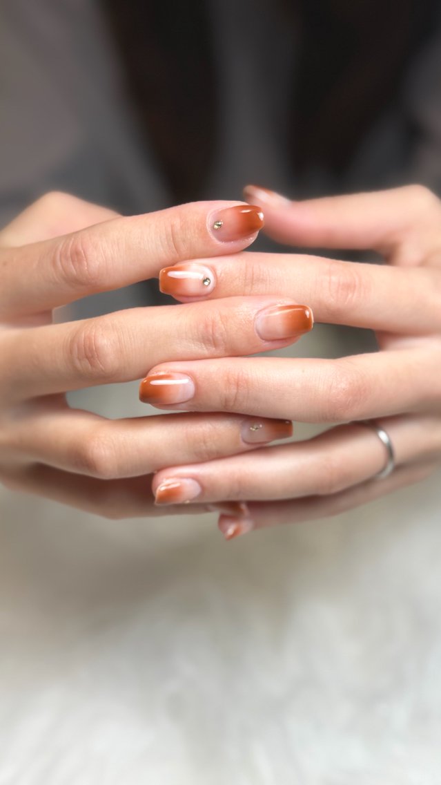 ネイル オフィスネイル シンプルネイル ストーンネイル ハンドネイル Aiiby ネイルルームのネイルデザイン