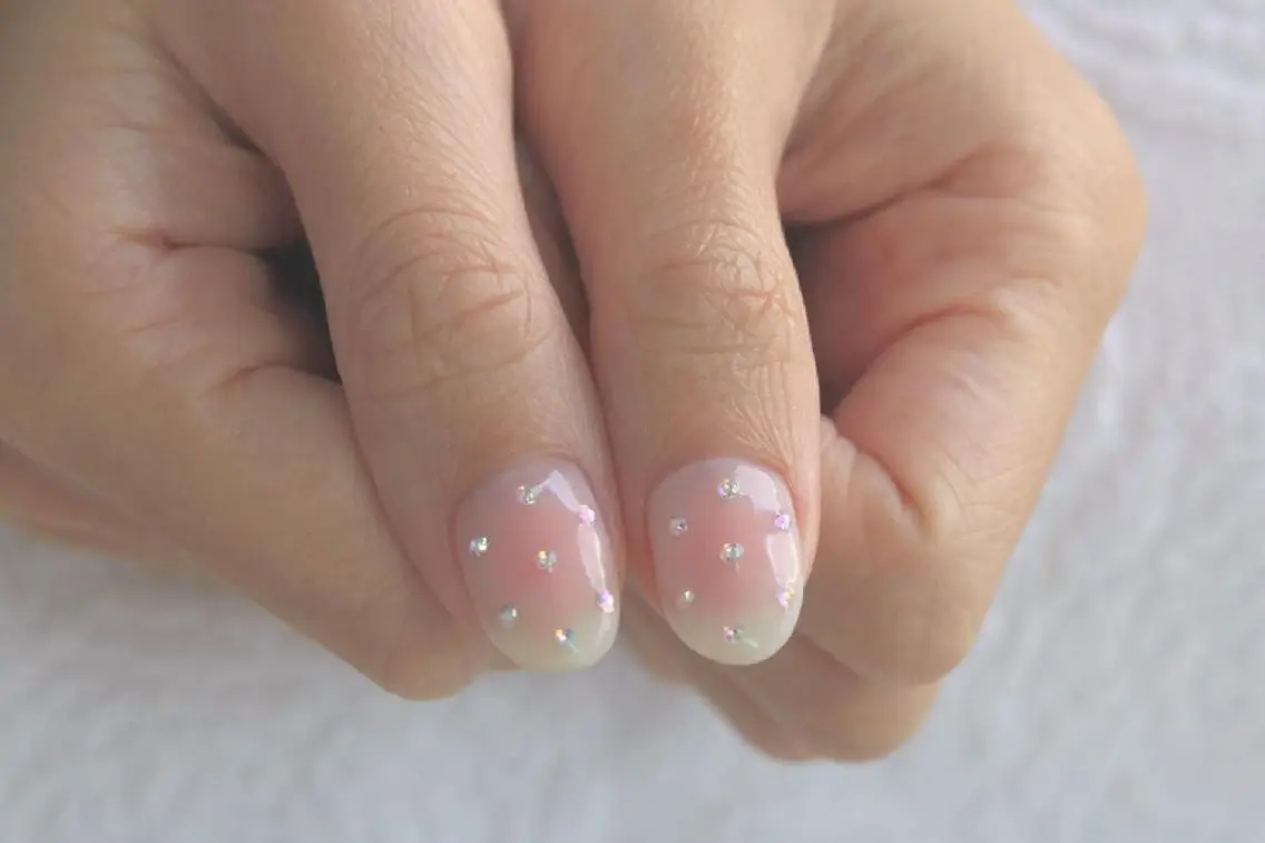 ネイル チークネイル ストーンネイル ワンホンネイル ハンドネイル Nail Atelier B.のネイルデザイン