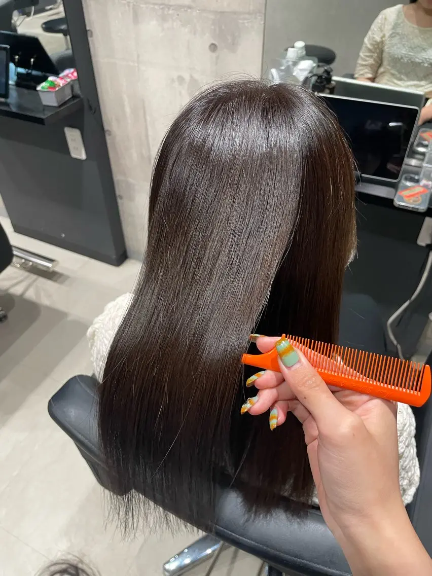 セミロング ケアカラー カット ヘアカラー トリートメント _WHITE 佐伯 碧のヘアスタイル