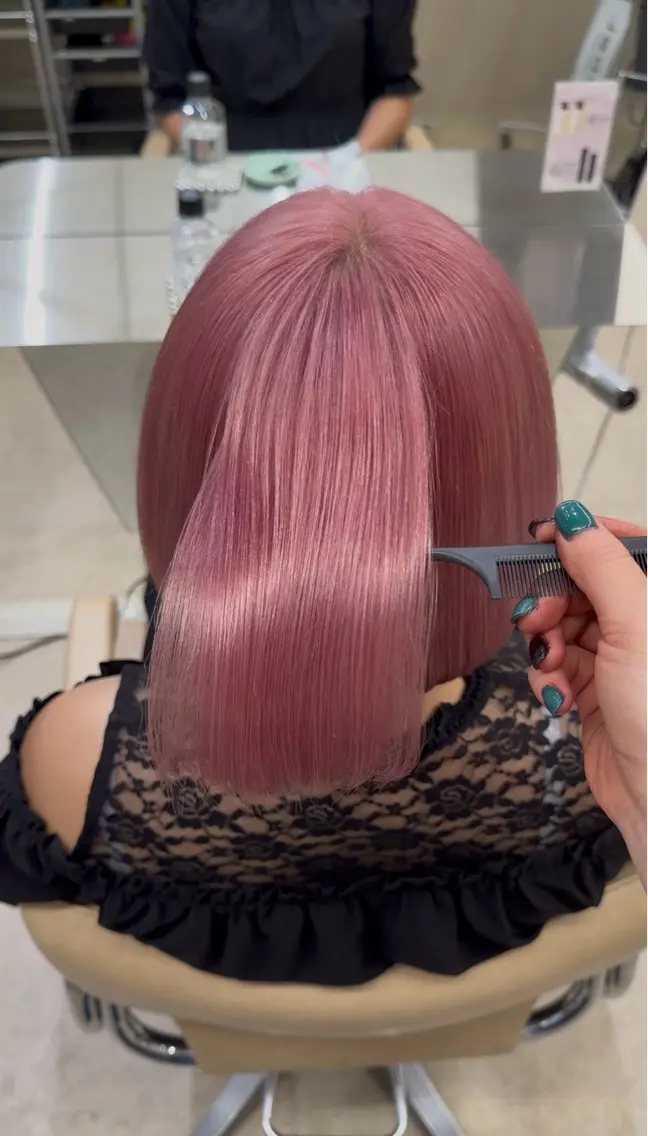 カラー ブリーチ ピンクカラー ヘアカラー 松本 葉南のヘアスタイル