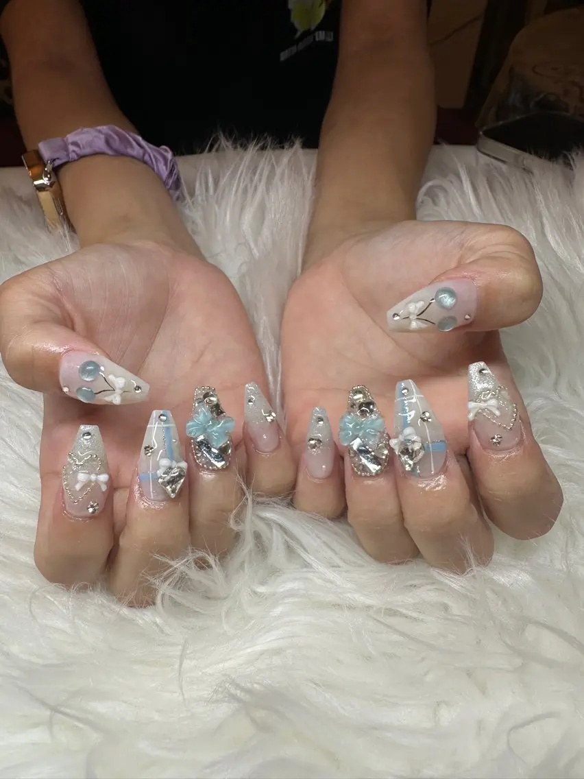 ネイル PEEKABOOミキ ネイル1級保持💅のネイルデザイン