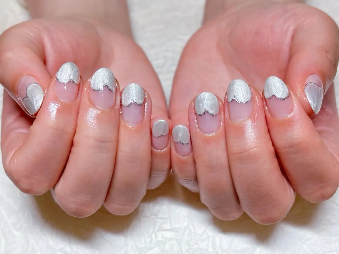 ネイル シルバー ハンドネイル ハンドケア 💫ゆか_ Nailartistのネイルデザイン