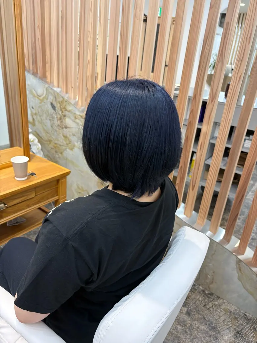 ショート カラー 黒髪 ブリーチ ネイビーカラー 高円寺/無料縮毛矯正 ✨ゴンのヘアスタイル