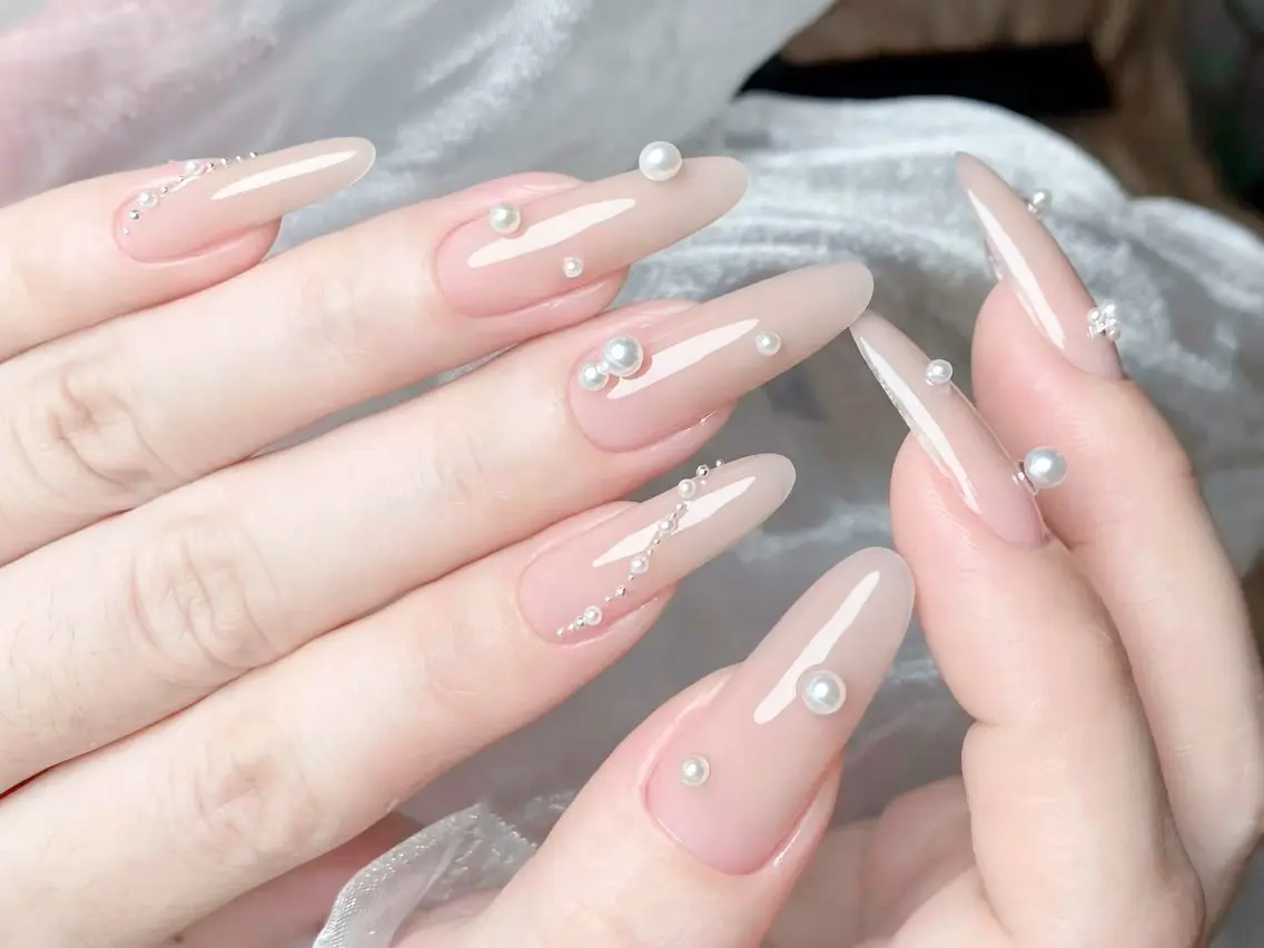 ネイル オーロラネイル チークネイル 長さ出し フットネイル フレンチネイル ハンドネイル ハンドケア Zz nail salonのネイルデザイン