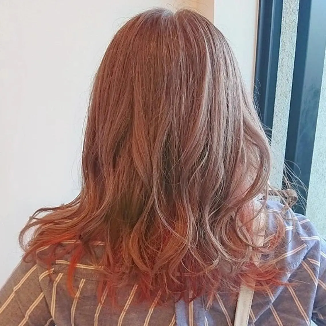 ロング カラー ベージュカラー ダブルカラー オレンジ イエローカラー 西田 理沙のヘアスタイル