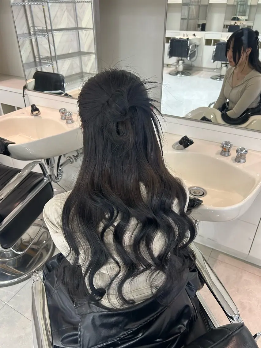 ロング ヘアアレンジ ヘアセット ❤︎REIKA❤︎ ブリーチなしWカラーのヘアスタイル