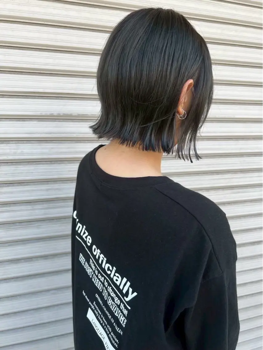 ショート カラー ネイビーカラー ボブ 外ハネヘア 木曽柊介/白髪ぼかし /メンズパーマ/川口のヘアスタイル
