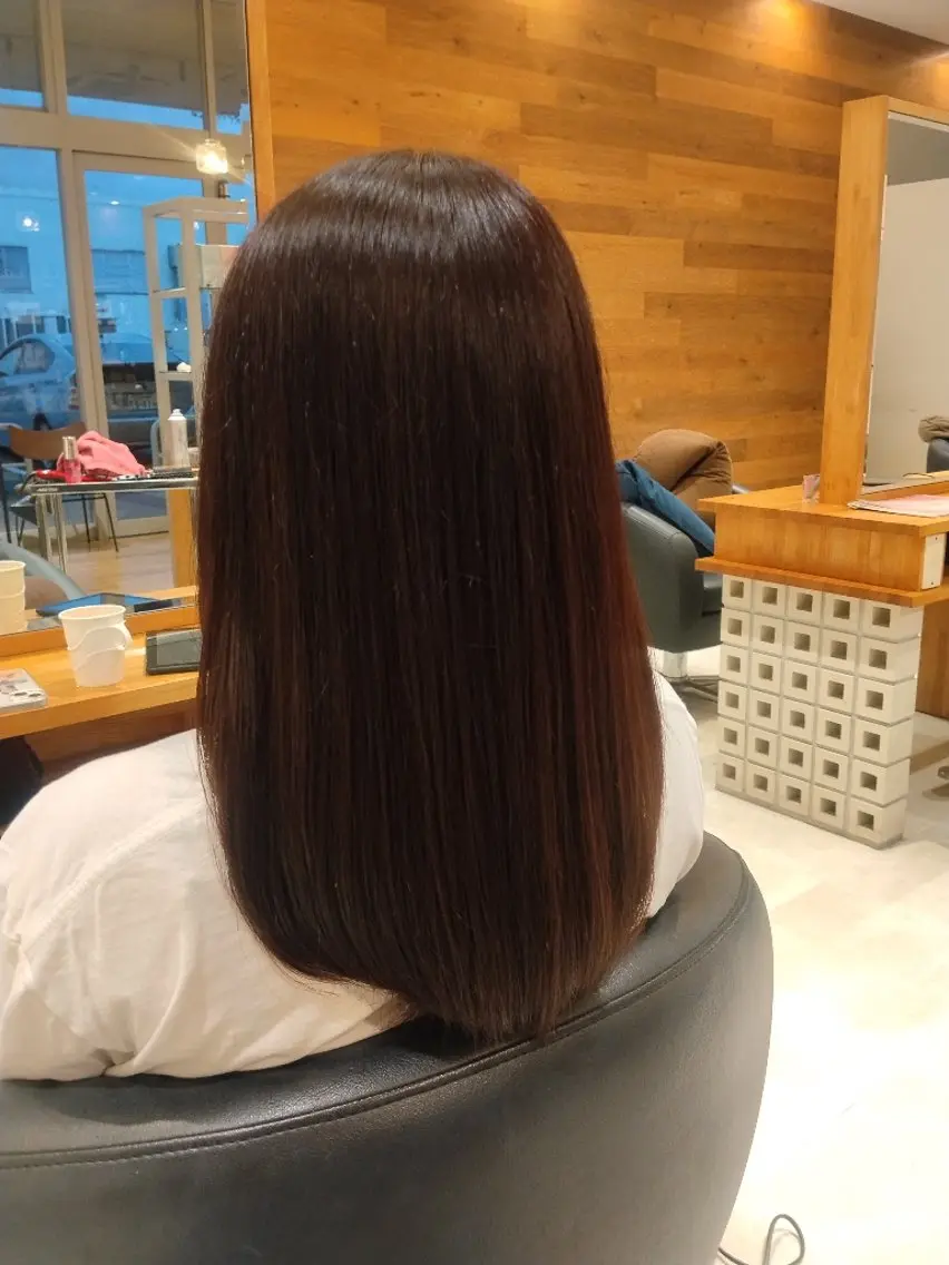 ロング レッドブラウン カット ヘアカラー 合田 美空のヘアスタイル