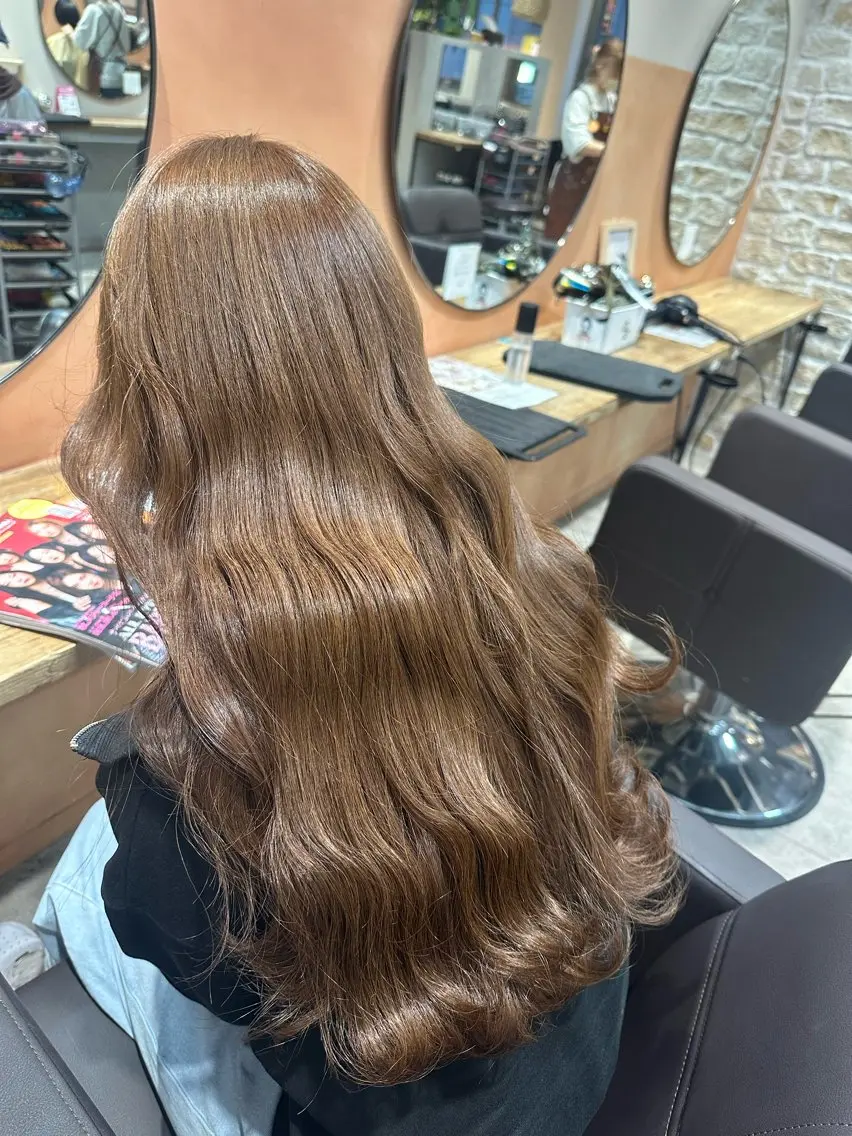セミロング カラー ベージュカラー ブリーチ ミルクティーベージュ ブリーチなしカラー カット ヘアカラー トリートメント yu-kiハイトーン /ブリーチ無しカラーのヘアスタイル