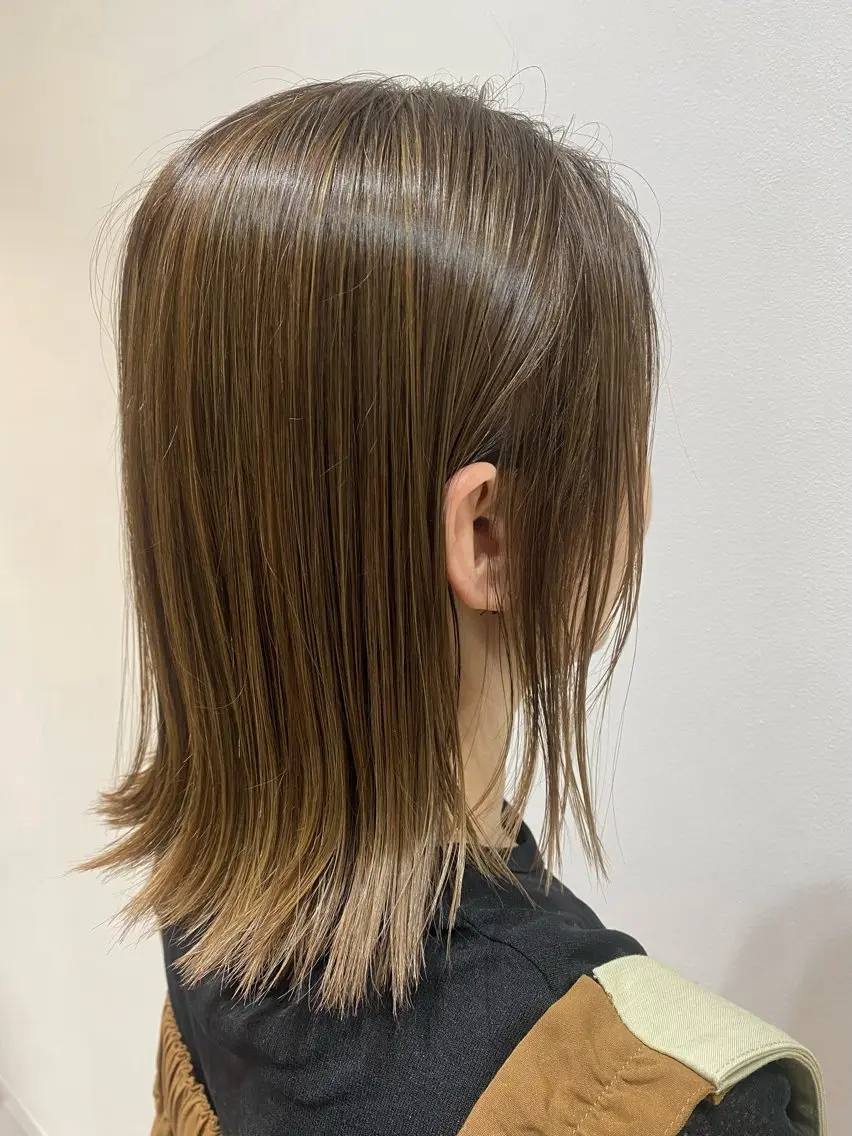 ミディアム カラー 透明感カラー グレージュ ハイライトカラー ハイライト カット ヘアカラー トリートメント ♡オシャ髪♡AI ✂️newi町田のヘアスタイル