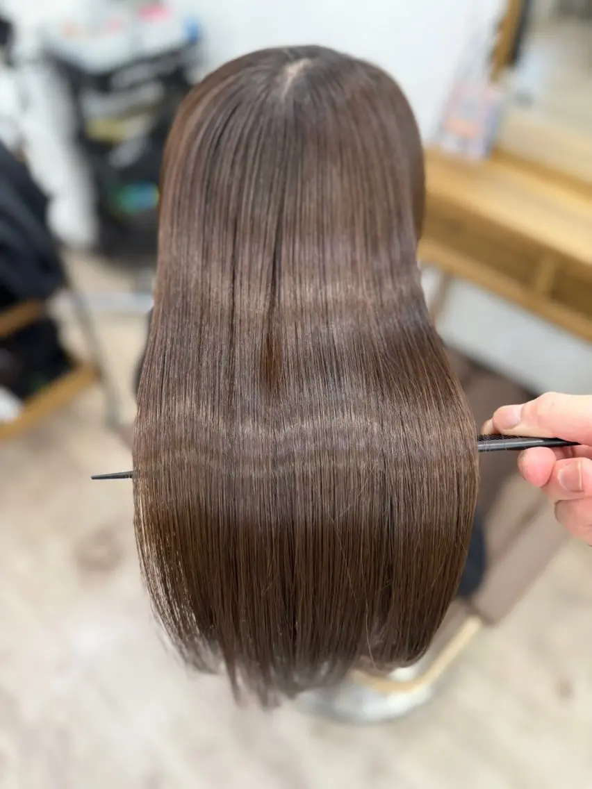 セミロング カット ヘアカラー トリートメント 髪質改善特化🔥縮毛 、美髪形成のプロ✂️のヘアスタイル