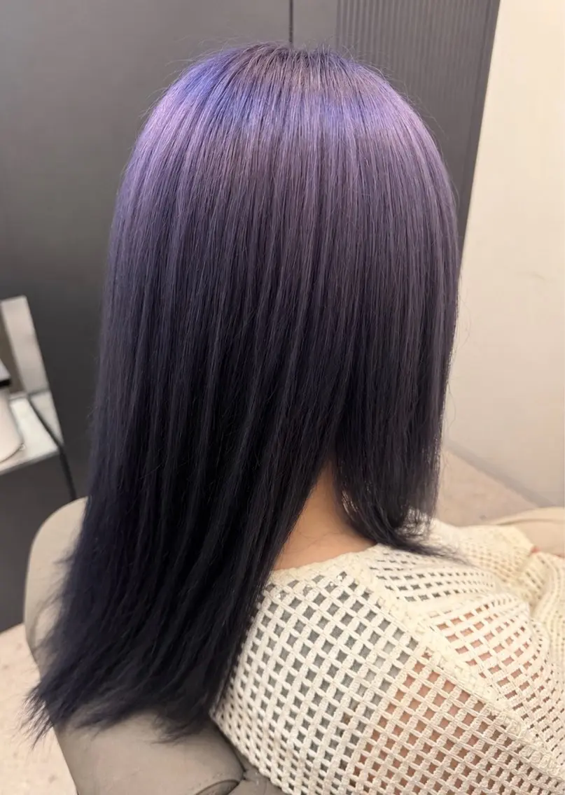 セミロング カラー グラデーションカラー ネイビーカラー ヘアカラー I'sm HIKARIのヘアスタイル