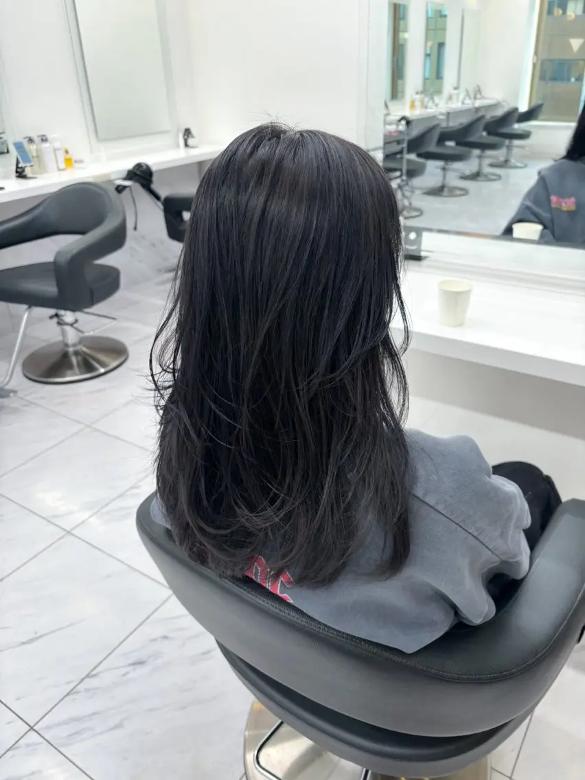 ロング カラー 抜け感レイヤー︴ ニュアンスカラーのヘアスタイル