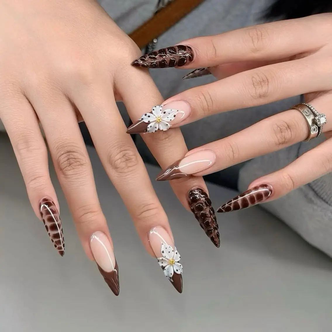 ネイル 韓国ネイル マグネットネイル 持ち込み ハンドネイル Reika Nail _ Royalのネイルデザイン