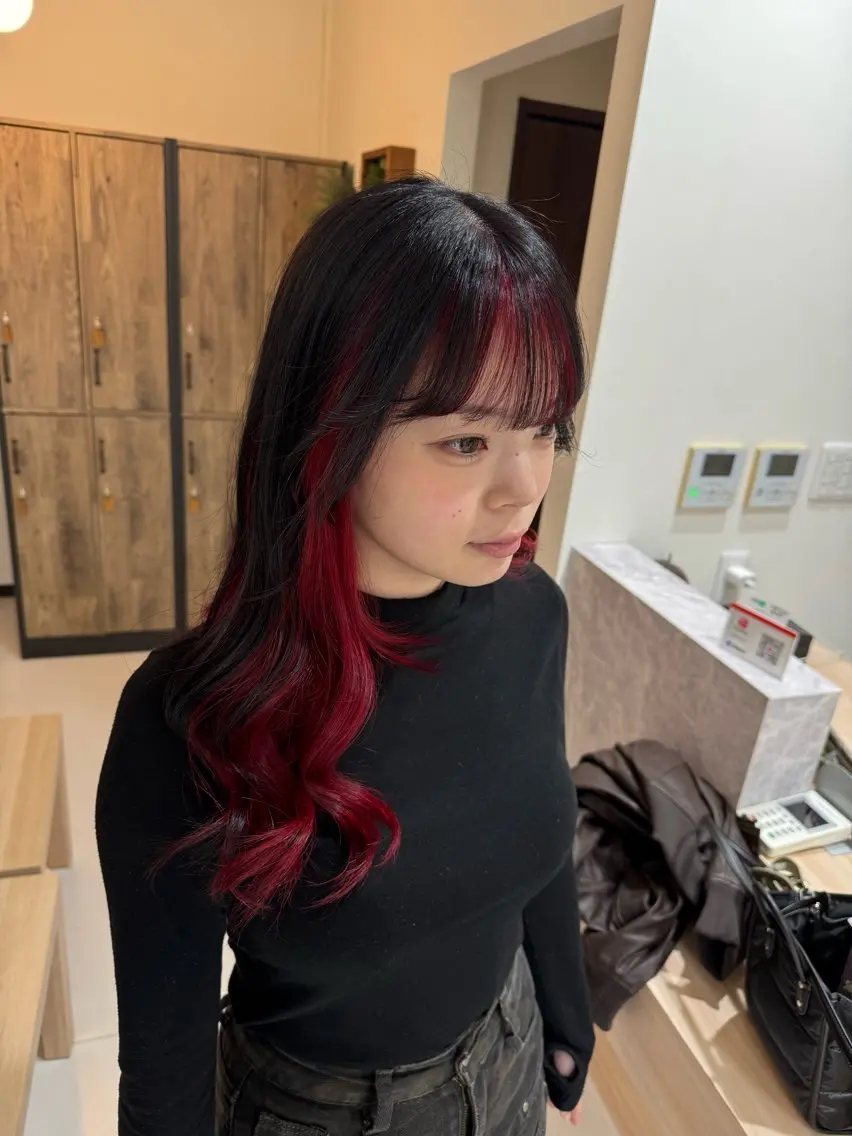 ロング ヘアカラー 手塚 麗のヘアスタイル