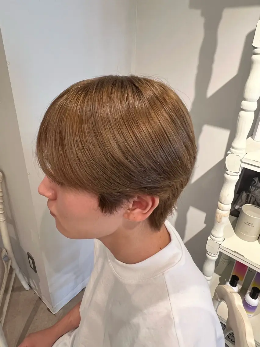 カラー メンズ メンズブリーチ ベージュカラー ブリーチ ミルクティーベージュ CreBiA ひなたのヘアスタイル